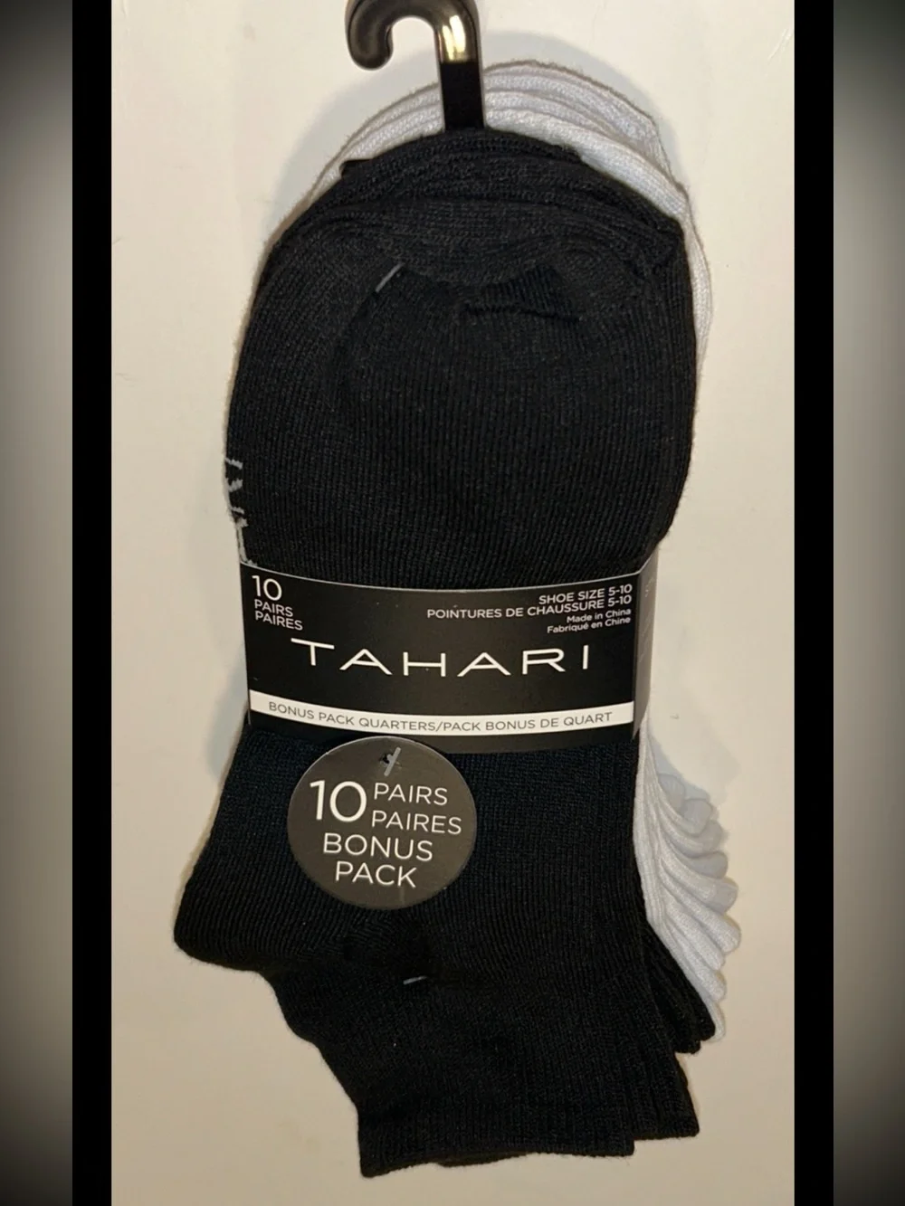 Tahari Quarters Socks 10 Pairs Women Shoe Size 5-10 Black & White w Logo NEW $36